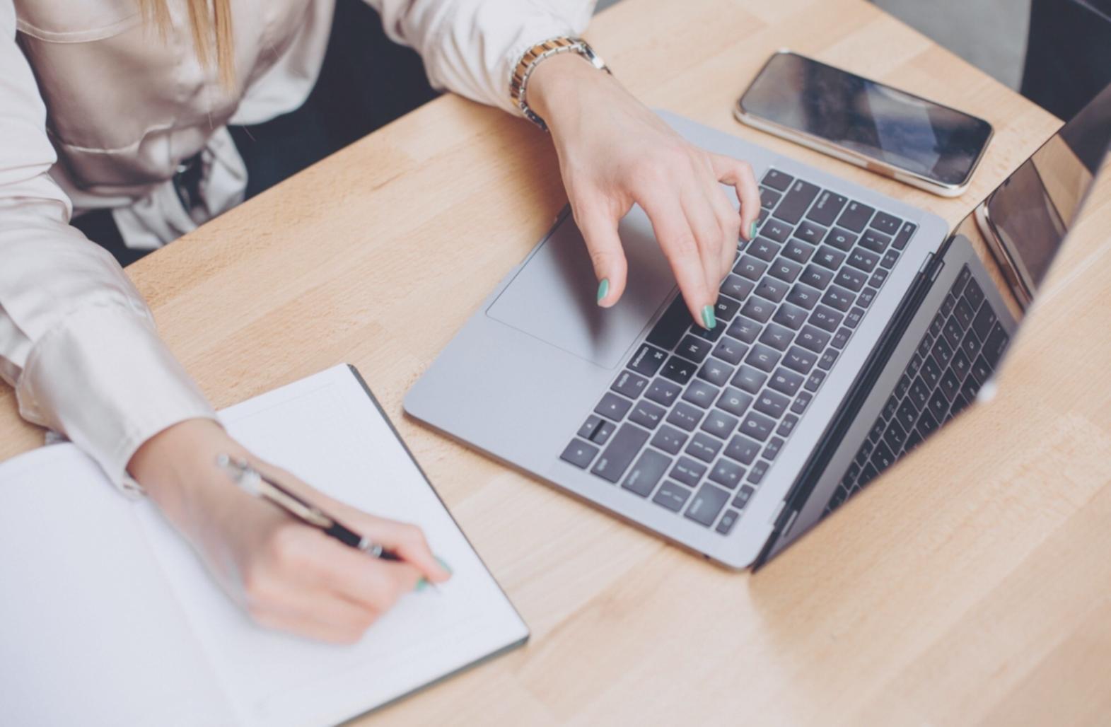 Analyse financière sur tableur avec graphiques et calculatrice